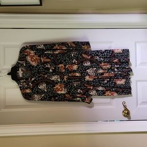 LOFT, sz 00Petite, knee length, hidden button, multicolored on blue.